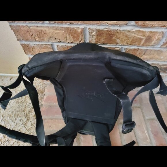 Vintage Arc'teryx Arro 22 Backpack Black Waterproof - Picture 3 of 8